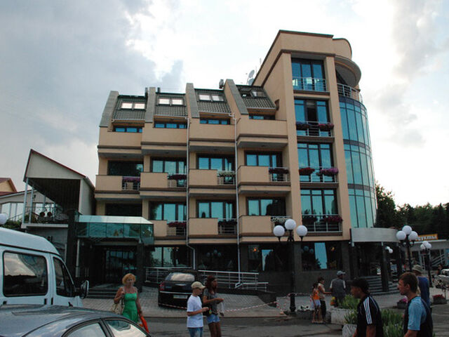 Агора, Отель