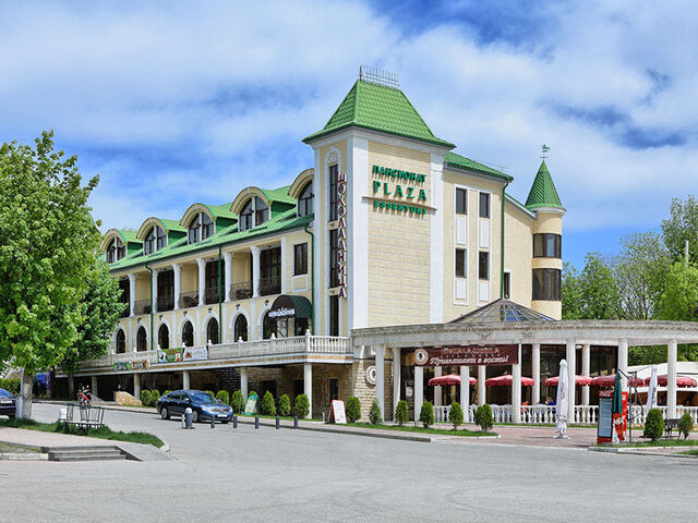Plaza, Пансионат